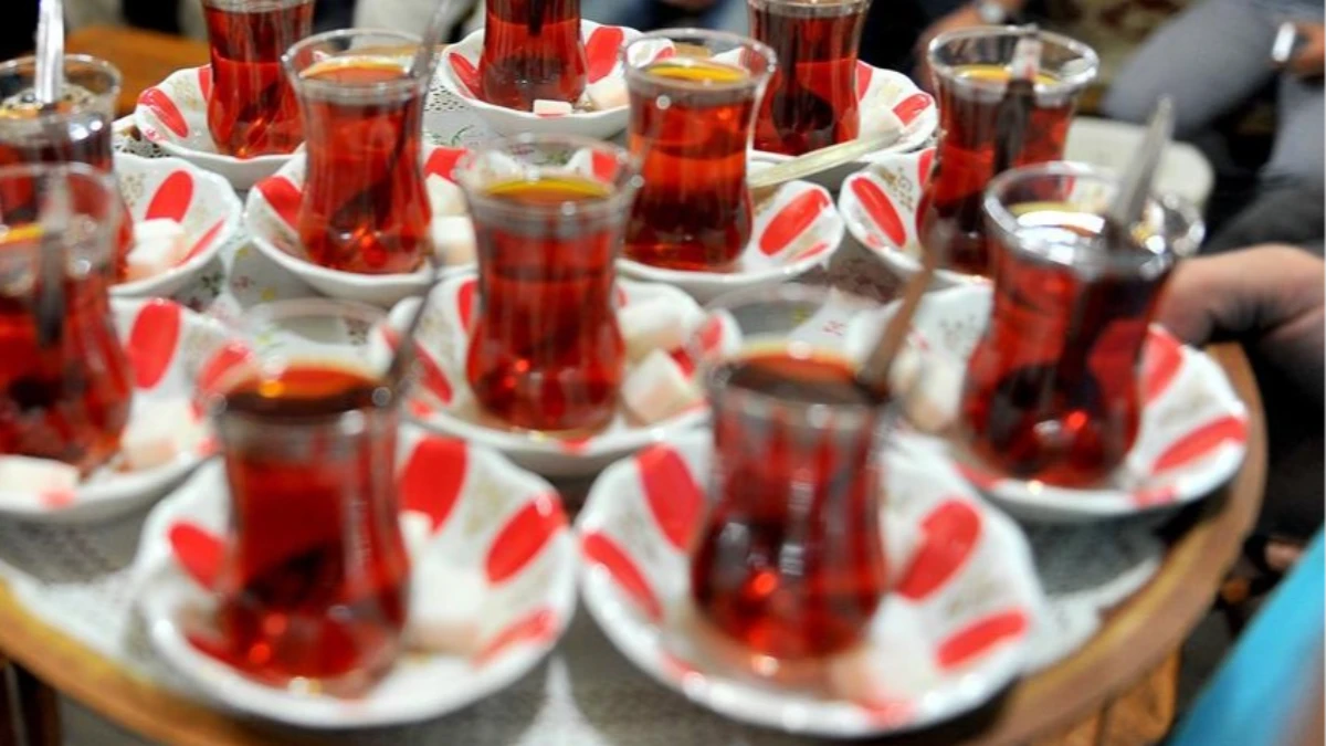 Çay tiryakilerine kritik uyarı: Bu alışkanlık hastalık riskini artırıyor Çay tiryakilerine kritik uyarı: Bu alışkanlık hastalık riskini artırıyor