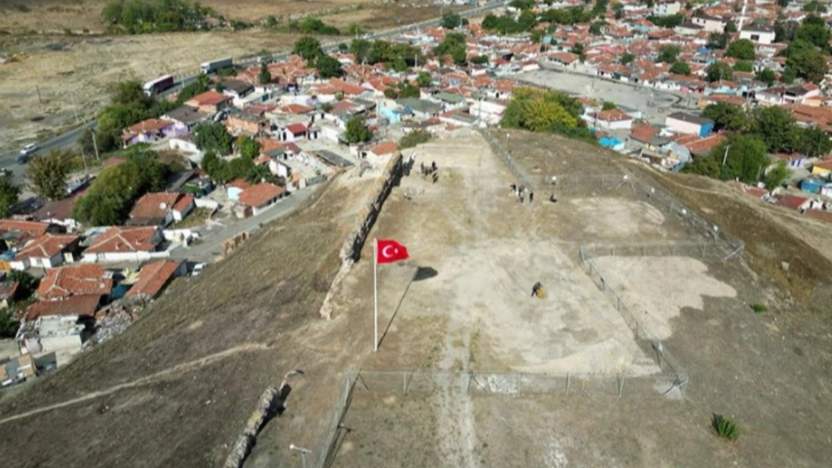 Çorlu Kalesi’nde üç imparatorluğun izleri: Roma’dan Osmanlı’ya tarih gün yüzüne çıkıyor Çorlu Kalesi’nde üç imparatorluğun izleri: Roma’dan Osmanlı’ya tarih gün yüzüne çıkıyor