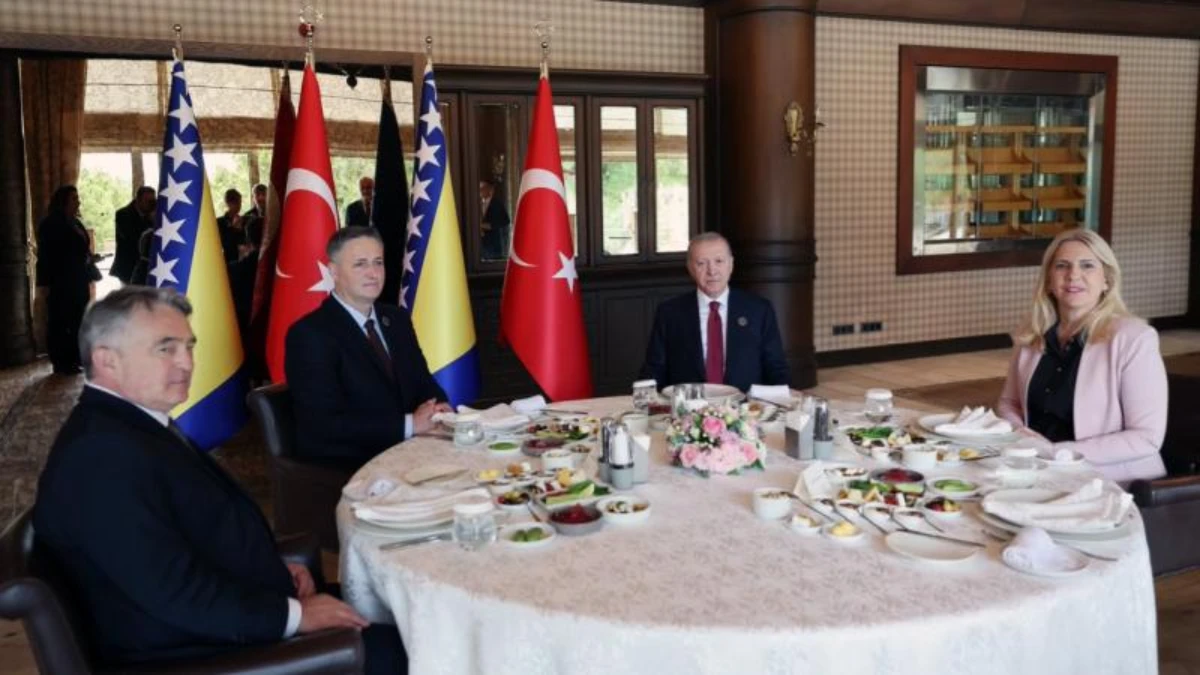Cumhurbaşkanı Erdoğan, Bosna Hersek Devlet Başkanlığı Konseyi üyelerini ağırladı Cumhurbaşkanı Erdoğan, Bosna Hersek Devlet Başkanlığı Konseyi üyelerini ağırladı