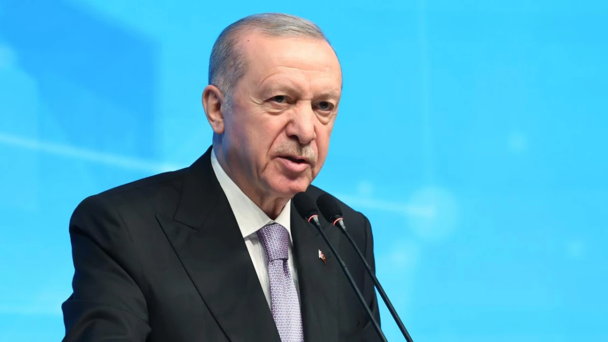 Cumhurbaşkanı Erdoğan: Kamu çalışanlarını enflasyona ezdirmeyeceğiz Cumhurbaşkanı Erdoğan: Kamu çalışanlarını enflasyona ezdirmeyeceğiz