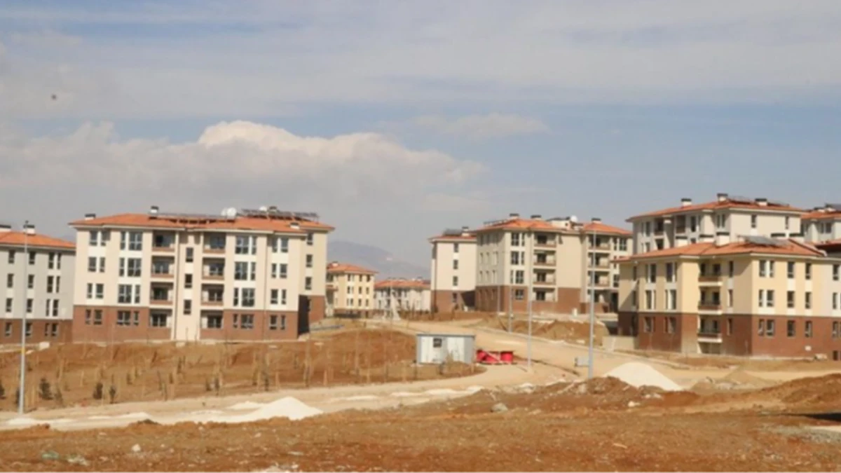 Deprem konut ve işyerlerinin yapımı sürüyor! 35 bin konut teslim edildi Deprem konut ve işyerlerinin yapımı sürüyor! 35 bin konut teslim edildi