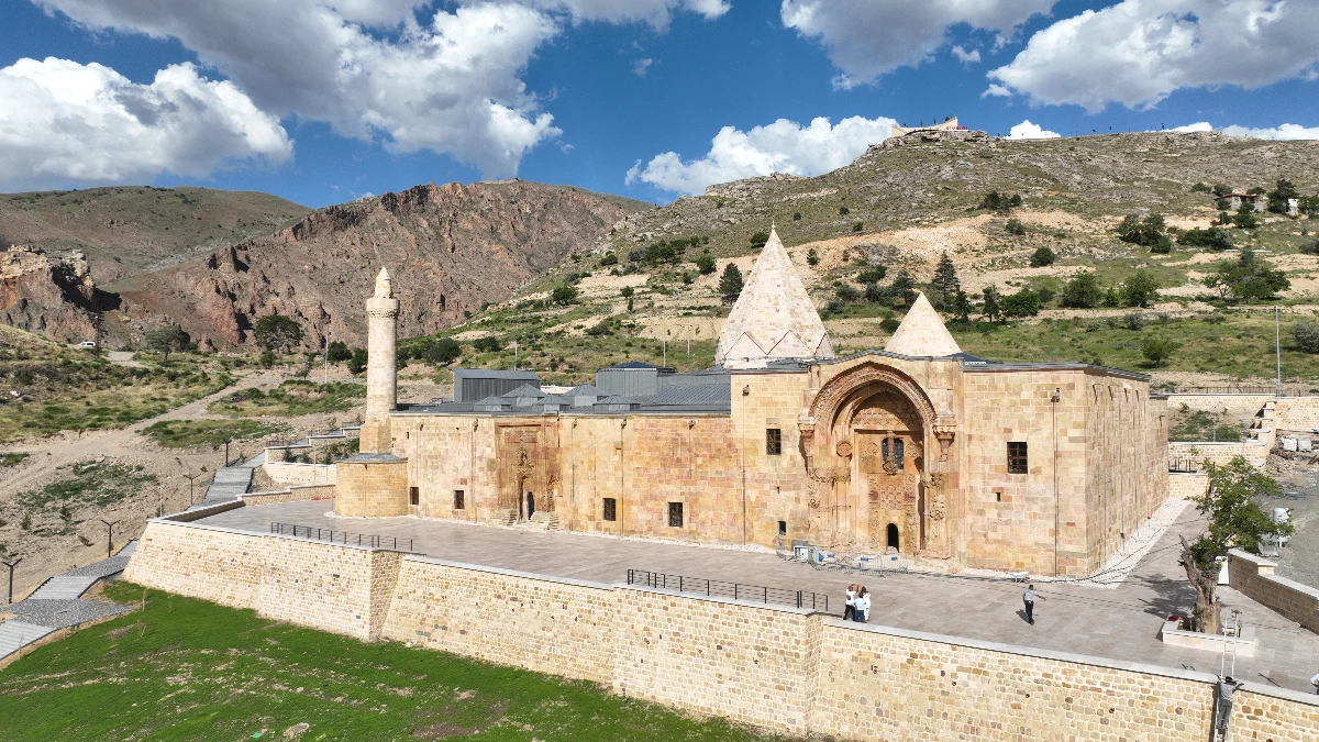 Divriği Ulu Camisi ve Darüşşifası belgesel oluyor Divriği Ulu Camisi ve Darüşşifası belgesel oluyor