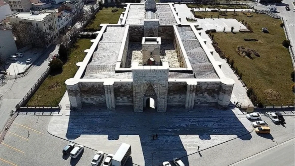 Dizi ve film yapımcılarının ilgisi tarihi Sultanhanı Kervansarayı'nın tanıtımına katkı sağlayacak Dizi ve film yapımcılarının ilgisi tarihi Sultanhanı Kervansarayı'nın tanıtımına katkı sağlayacak