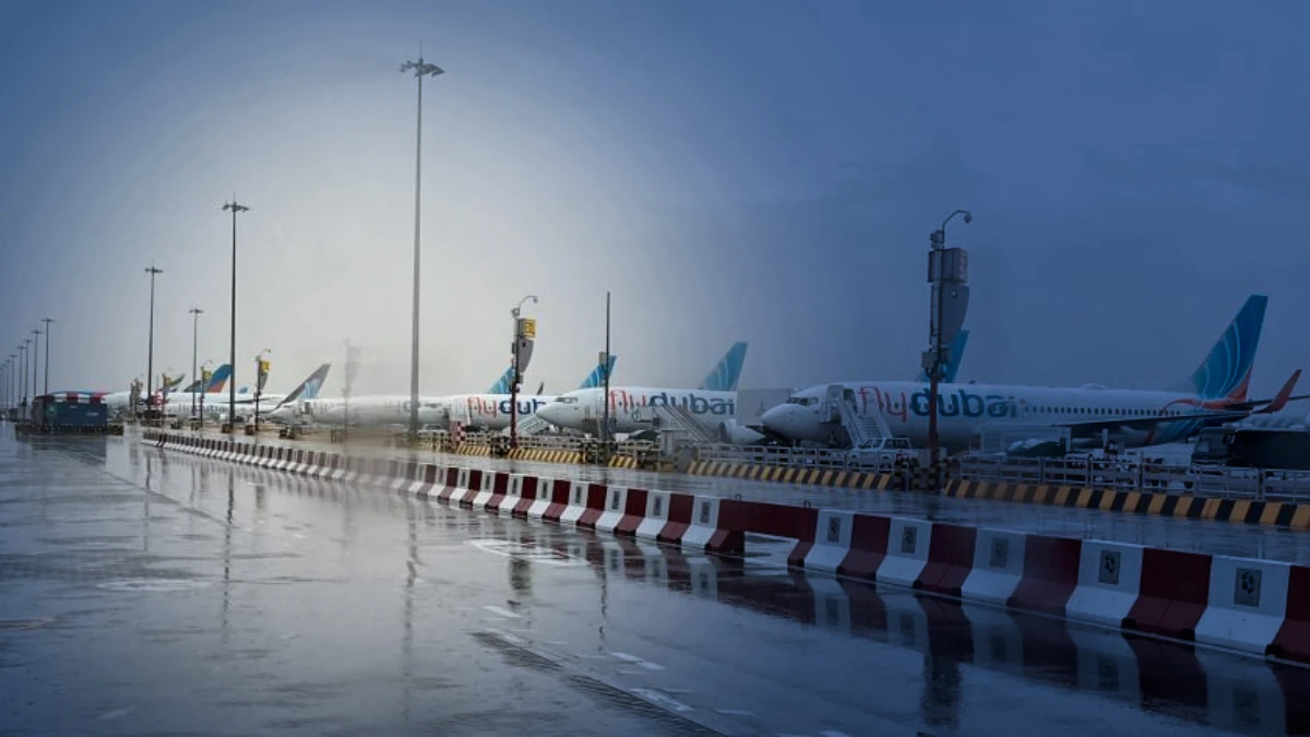 Dubai Havalimanı'nda uçuşlar durduruldu: İHA saldırısı sonrası yangın çıktı Dubai Havalimanı'nda uçuşlar durduruldu: İHA saldırısı sonrası yangın çıktı