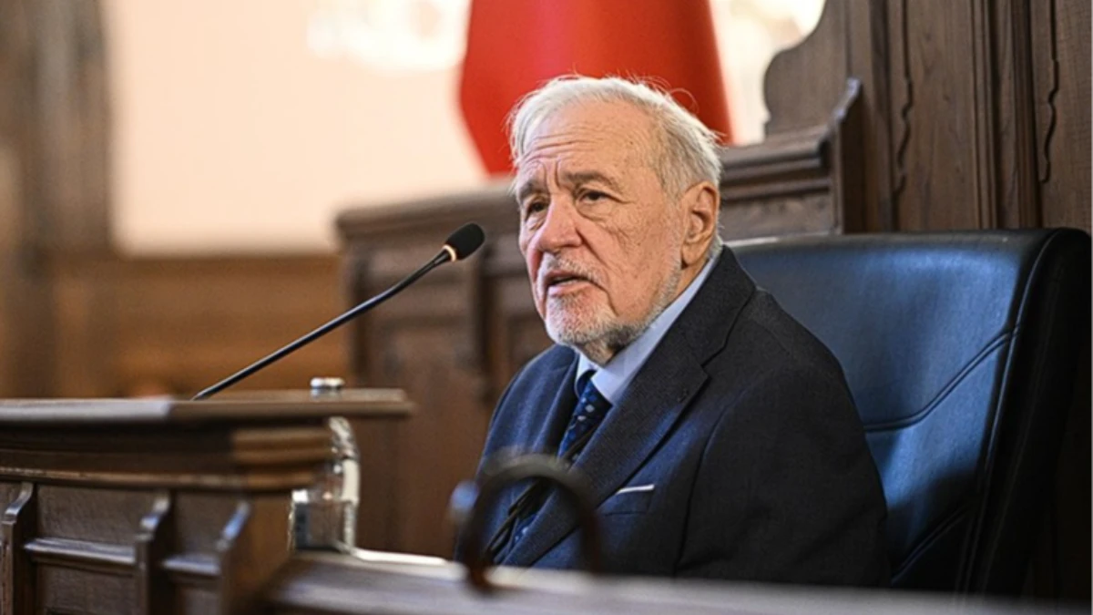 Dünya tarihçiliğinde bir Türk imzası: Prof. Dr. İlber Ortaylı Dünya tarihçiliğinde bir Türk imzası: Prof. Dr. İlber Ortaylı
