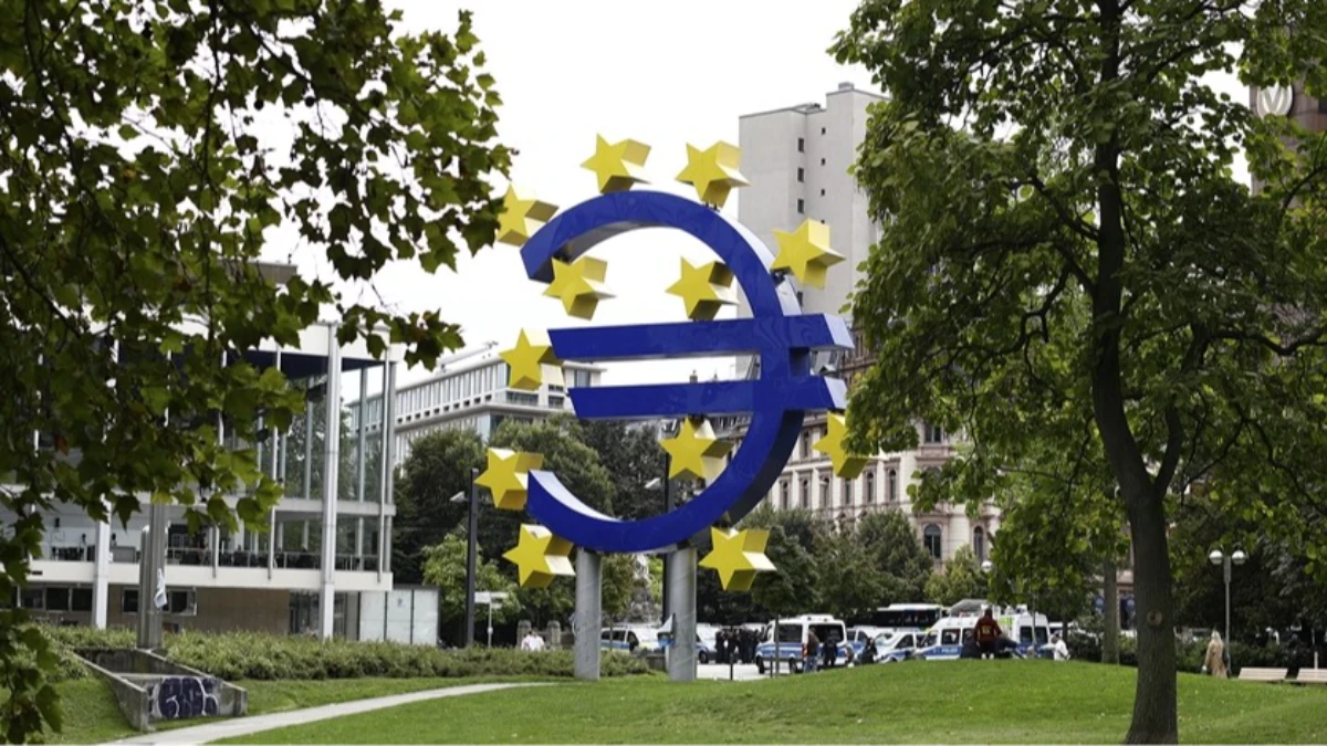 ECB, Euro Bölgesi için büyüme ve enflasyon projeksiyonlarını güncelledi ECB, Euro Bölgesi için büyüme ve enflasyon projeksiyonlarını güncelledi