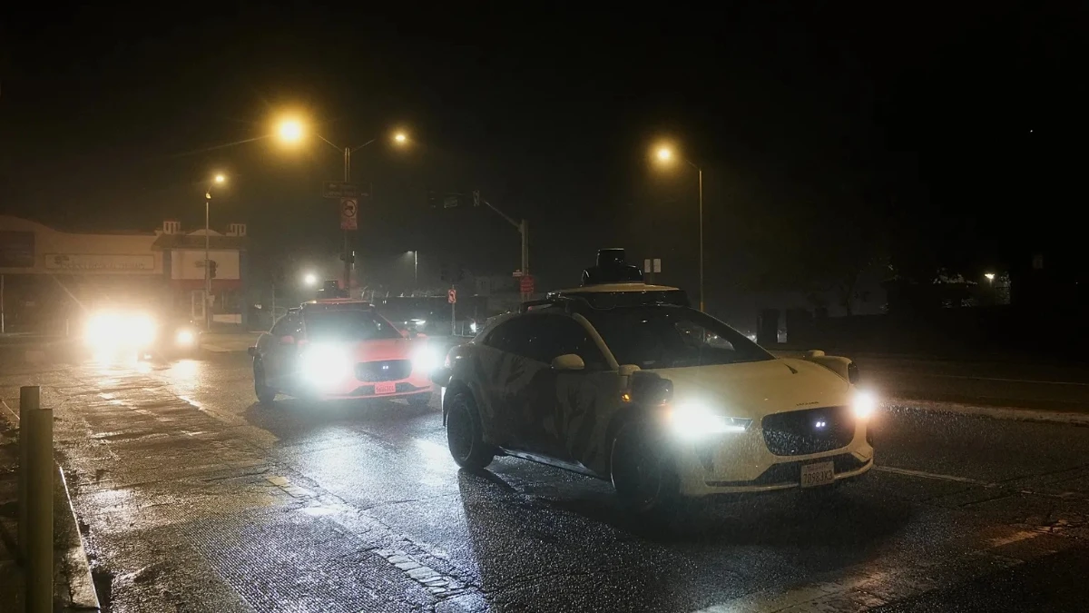 Elektrik kesildi! Otonom araçlar trafikte kaldı Elektrik kesildi! Otonom araçlar trafikte kaldı