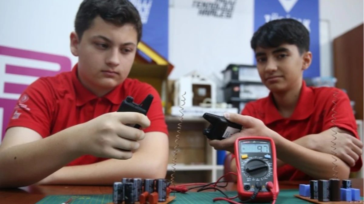 Elektromanyetik alanlardan elektrik hasadı! 2 ortaokul öğrencisi geliştirdi Elektromanyetik alanlardan elektrik hasadı! 2 ortaokul öğrencisi geliştirdi