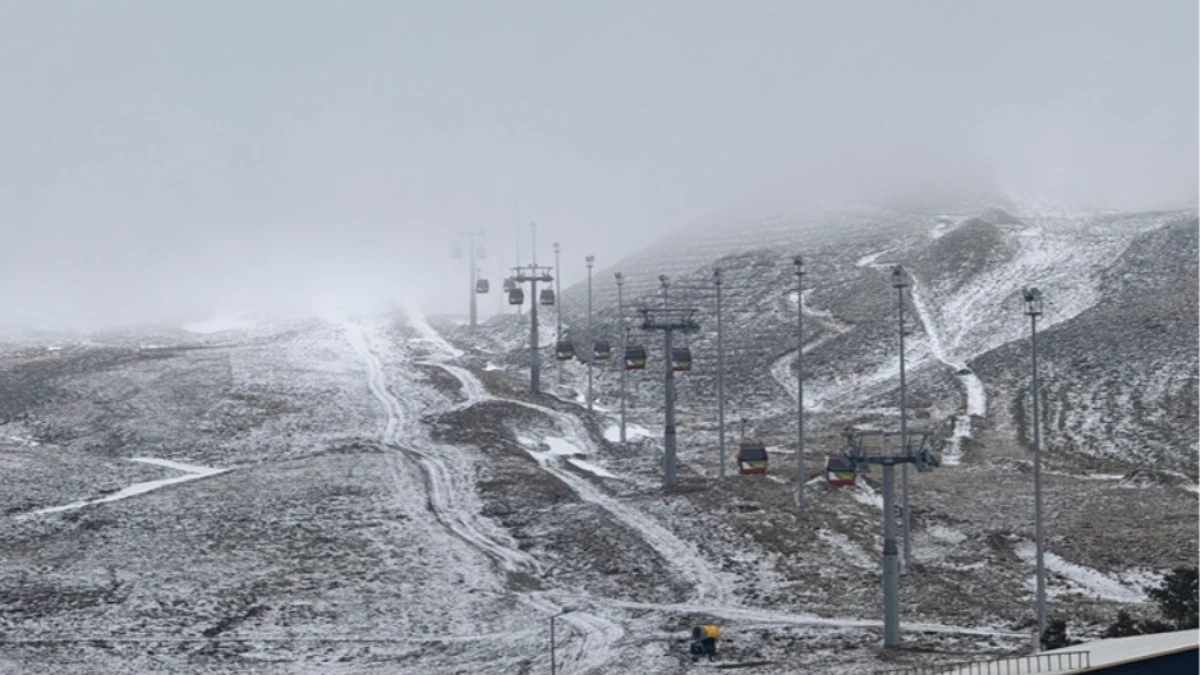 Erciyes'e nisan ayında kar yağdı Erciyes'e nisan ayında kar yağdı
