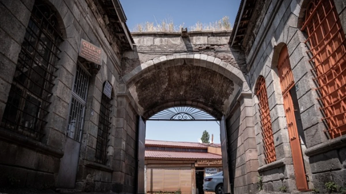 Erzurum'un tarihi hanları restorasyonla yeniden ticari hayata kazandırılacak Erzurum'un tarihi hanları restorasyonla yeniden ticari hayata kazandırılacak