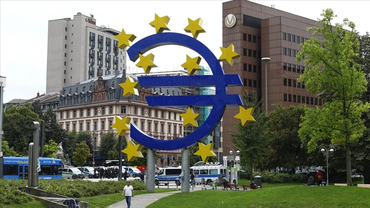 Euro Bölgesi yatırımcı güveni zirvede: Şubat ayı endeksi 7 ayın en yüksek seviyesinde Euro Bölgesi yatırımcı güveni zirvede: Şubat ayı endeksi 7 ayın en yüksek seviyesinde
