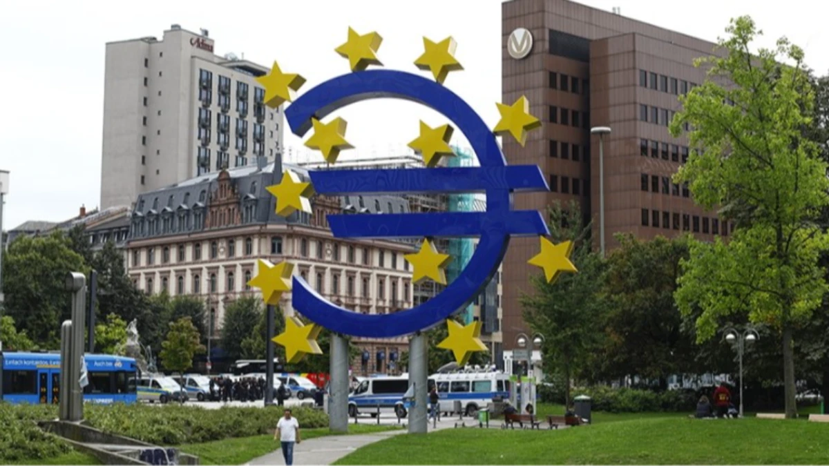 Euro Bölgesi’nde büyüme frene bastı: PMI 10 ayın dibinde Euro Bölgesi’nde büyüme frene bastı: PMI 10 ayın dibinde