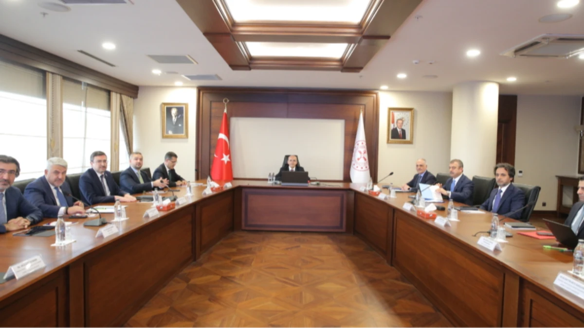 Finansal İstikrar Komitesi toplandı: Fonlar, POS cihazları ve piyasalardaki gelişmeler konuşuldu Finansal İstikrar Komitesi toplandı: Fonlar, POS cihazları ve piyasalardaki gelişmeler konuşuldu
