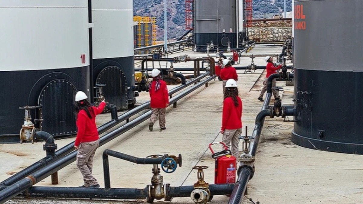 Gabar'da Türkiye'nin enerjisine güç katan kadınlar 8 Mart'ta da görev başında Gabar'da Türkiye'nin enerjisine güç katan kadınlar 8 Mart'ta da görev başında