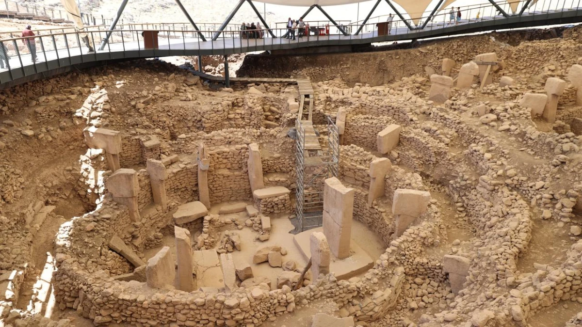 Göbeklitepe'de insan heykeli bulundu Göbeklitepe'de insan heykeli bulundu