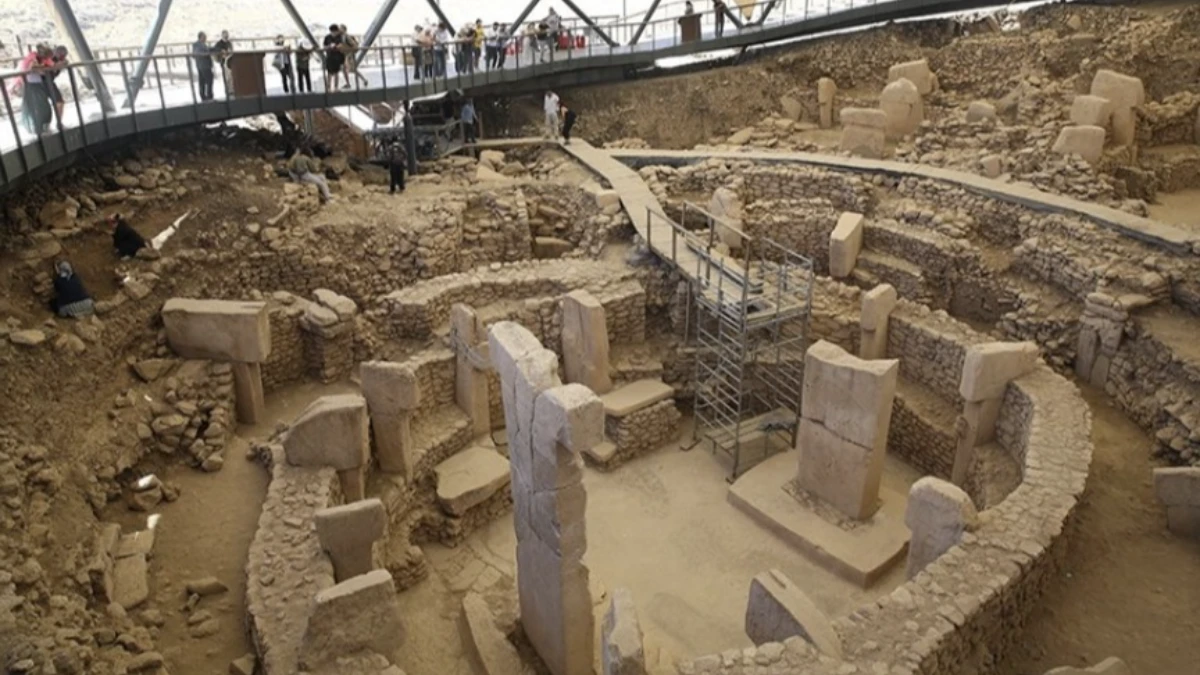 Göbeklitepe’de kazı ve onarım çalışmalarında sona gelindi: Yeni insan heykeli arkeoloji dünyasında heyecan yarattı Göbeklitepe’de kazı ve onarım çalışmalarında sona gelindi: Yeni insan heykeli arkeoloji dünyasında heyecan yarattı