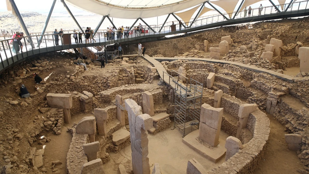 Göbeklitepe’yi günde 5 bin kişi ziyaret ediyor Göbeklitepe’yi günde 5 bin kişi ziyaret ediyor