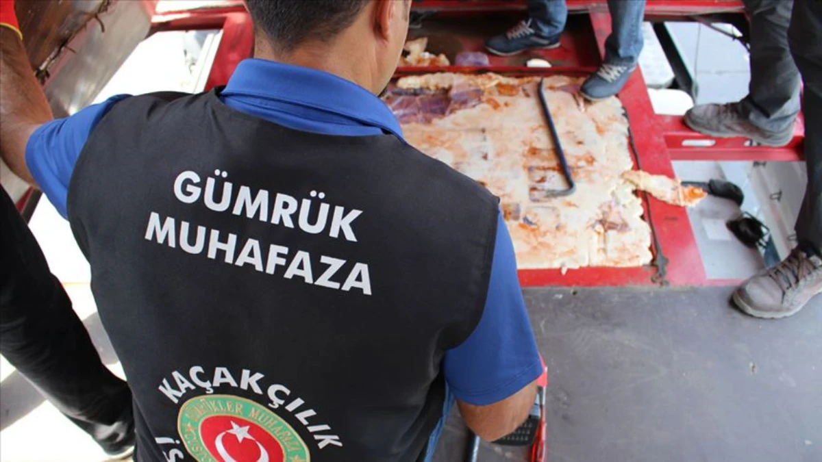 Gümrük ekipleri göz açtırmadı: 12 milyar liralık kaçakçılık engellendi Gümrük ekipleri göz açtırmadı: 12 milyar liralık kaçakçılık engellendi
