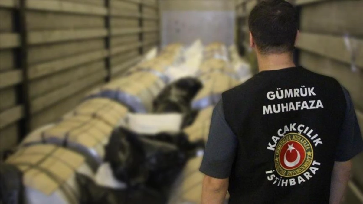 Gümrük Muhafaza ekipleri zehir tacirlerine göz açtırmadı! Bir haftada 1,4 ton uyuşturucu yakalandı Gümrük Muhafaza ekipleri zehir tacirlerine göz açtırmadı! Bir haftada 1,4 ton uyuşturucu yakalandı