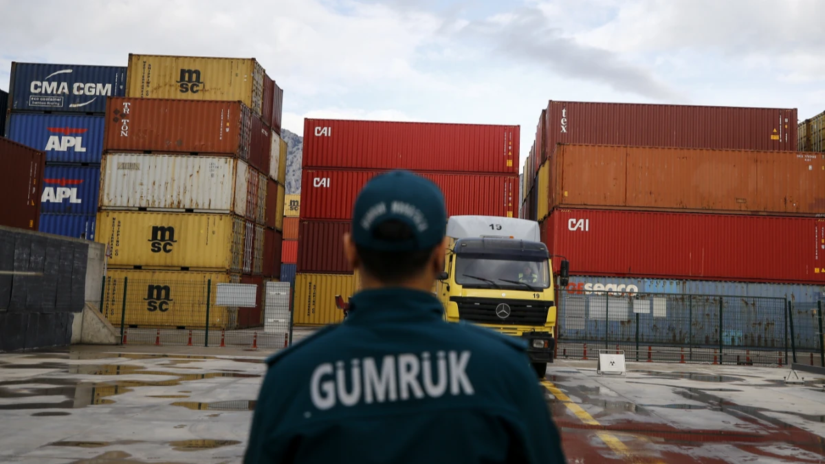 Gümrüklerde 706 milyon liralık kaçak eşya ele geçirildi Gümrüklerde 706 milyon liralık kaçak eşya ele geçirildi