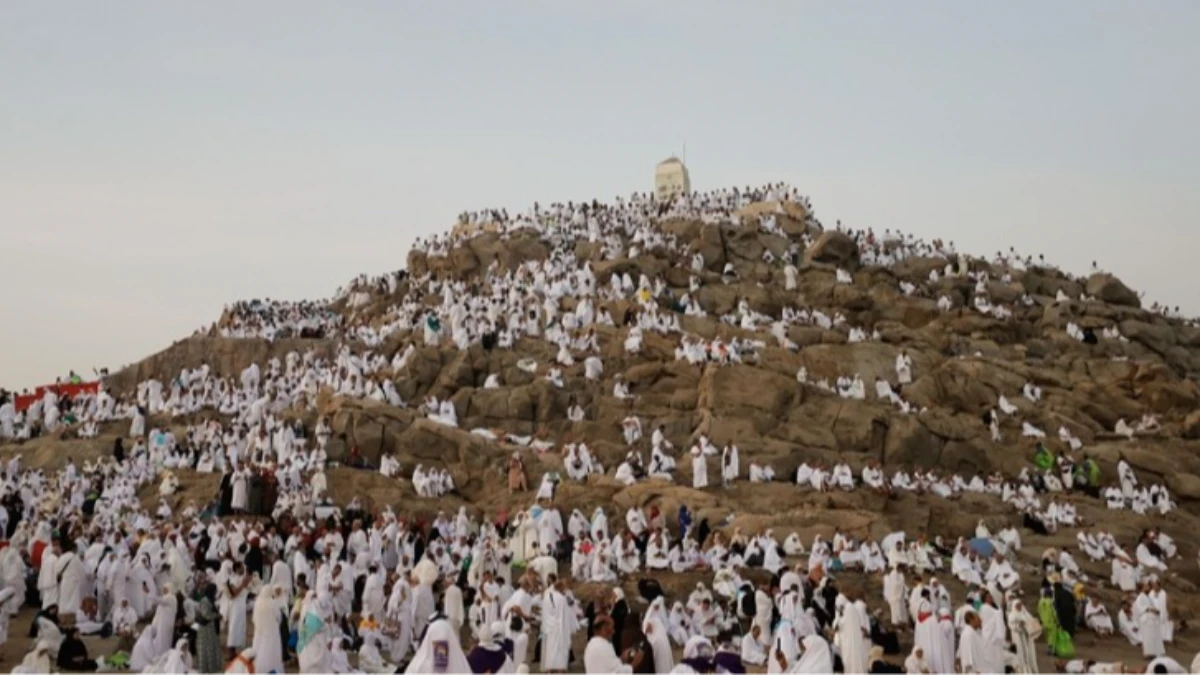 Hacı adaylarının Arafat'a intikalinde yapay zeka kullanıldı Hacı adaylarının Arafat'a intikalinde yapay zeka kullanıldı