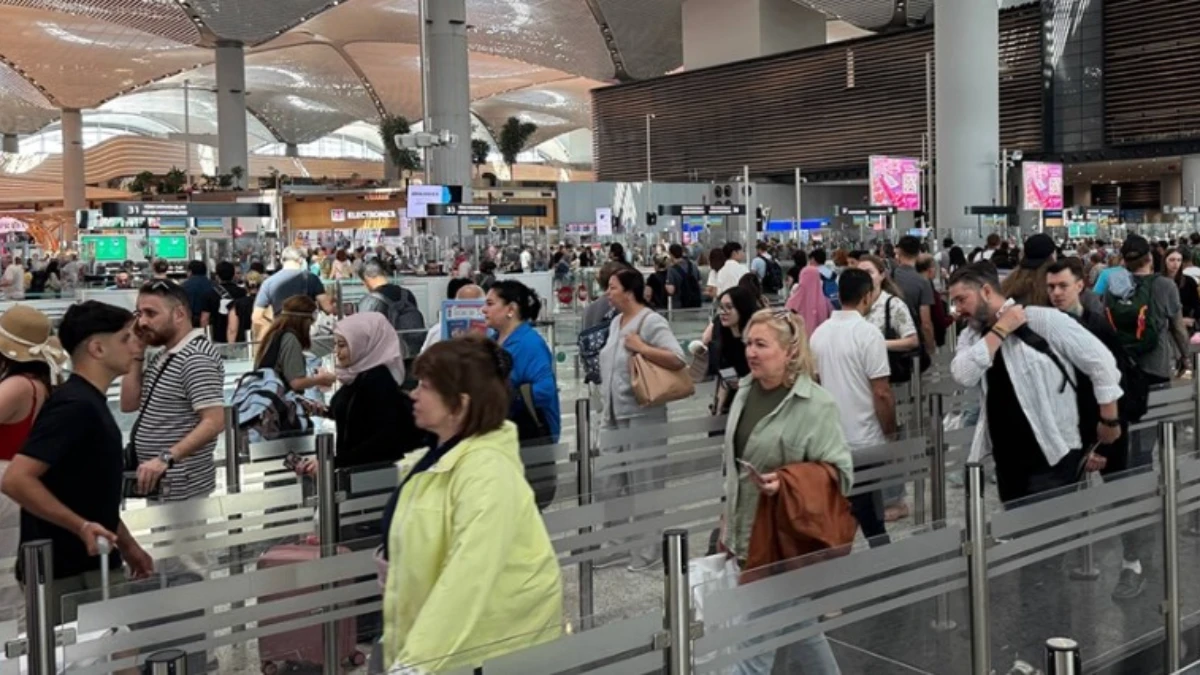 Her 3 yolcudan 2'si İstanbul ve Antalya havalimanlarını kullandı Her 3 yolcudan 2'si İstanbul ve Antalya havalimanlarını kullandı