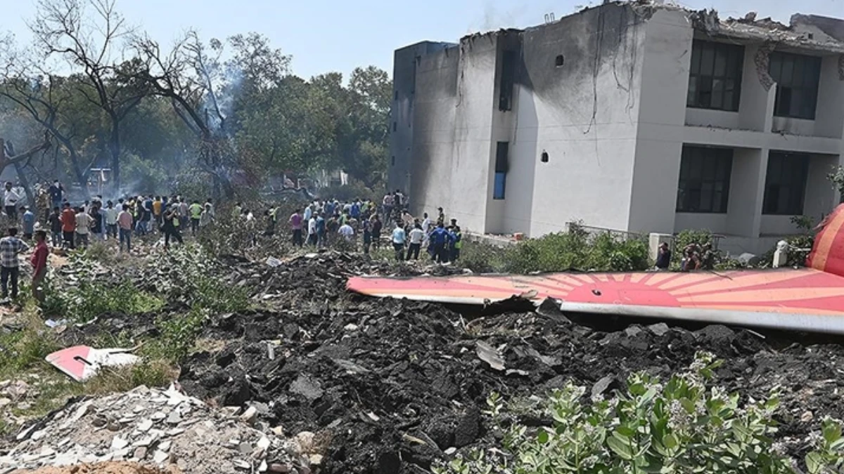 Hindistan'da 260 kişinin öldüğü uçak kazası için firmalara ihmalkarlık davası Hindistan'da 260 kişinin öldüğü uçak kazası için firmalara ihmalkarlık davası