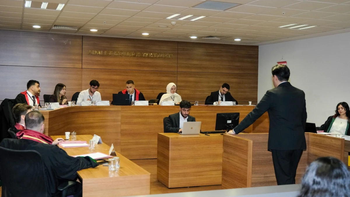 Hukuk öğrencilerine farazi dava simülasyonu Hukuk öğrencilerine farazi dava simülasyonu