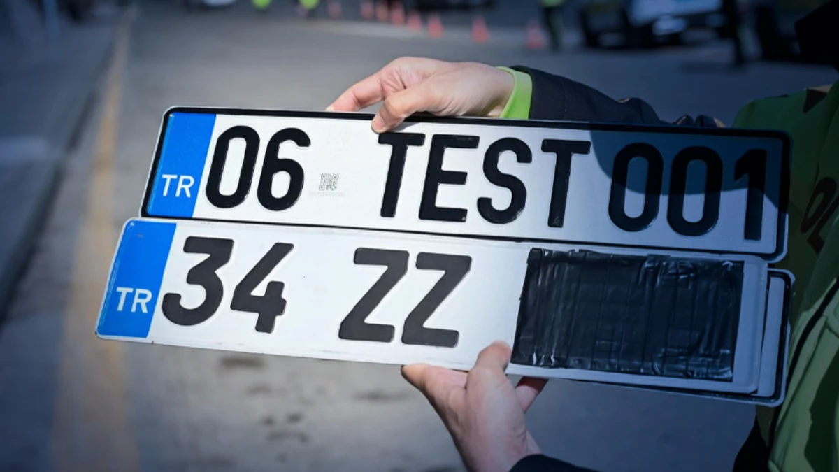 İçişleri’nden plaka kararı: Standart dışı plakalara 27 Şubat'tan itibaren kesilen cezalar iptal İçişleri’nden plaka kararı: Standart dışı plakalara 27 Şubat'tan itibaren kesilen cezalar iptal