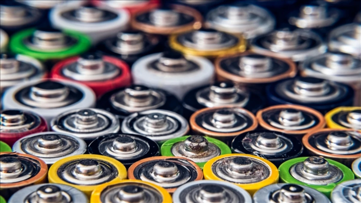 İspanya ve Portekiz'deki elektrik kesintisi iletişimde pilli radyonun önemini hatırlattı İspanya ve Portekiz'deki elektrik kesintisi iletişimde pilli radyonun önemini hatırlattı