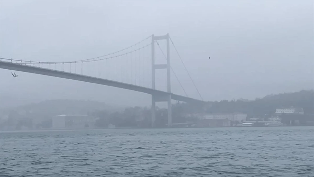 İstanbul Boğazı'nda gemi trafiği askıya alındı İstanbul Boğazı'nda gemi trafiği askıya alındı