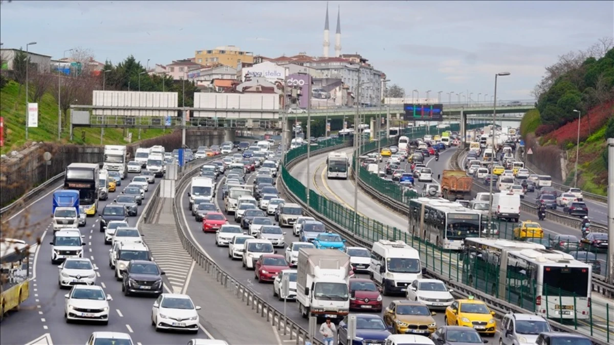 İstanbul trafiğinde yoğunluk yüzde 69’a ulaştı İstanbul trafiğinde yoğunluk yüzde 69’a ulaştı
