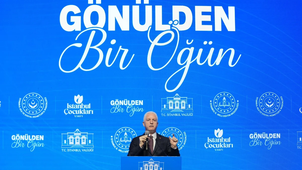 İstanbul Valisi Davut Gül açıkladı: 'Gönülden Bir Öğün projesiyle 100 bin öğrenciye ulaşılacak' İstanbul Valisi Davut Gül açıkladı: 'Gönülden Bir Öğün projesiyle 100 bin öğrenciye ulaşılacak'