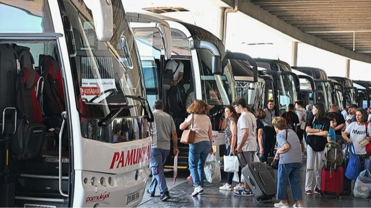 İstanbul’da bayram yoğunluğu başladı: Otobüs biletlerinin yüzde 90’ı tükendi İstanbul’da bayram yoğunluğu başladı: Otobüs biletlerinin yüzde 90’ı tükendi