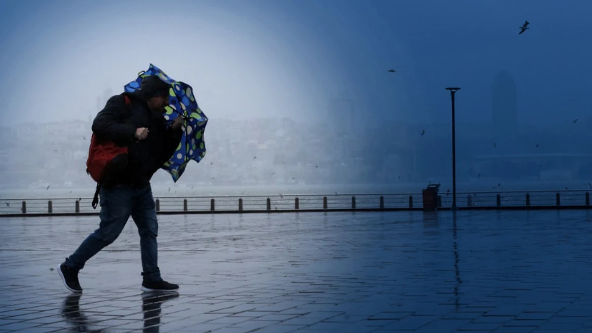 İstanbul'da fırtına ve sağanak şiddetlendi: Meteoroloji'den kritik saatler için uyarı İstanbul'da fırtına ve sağanak şiddetlendi: Meteoroloji'den kritik saatler için uyarı