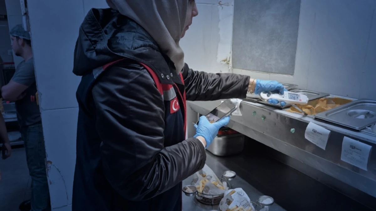 İstanbul'da gıda güvenliğine yeni önlemler: İşletmelere kamera şartı İstanbul'da gıda güvenliğine yeni önlemler: İşletmelere kamera şartı