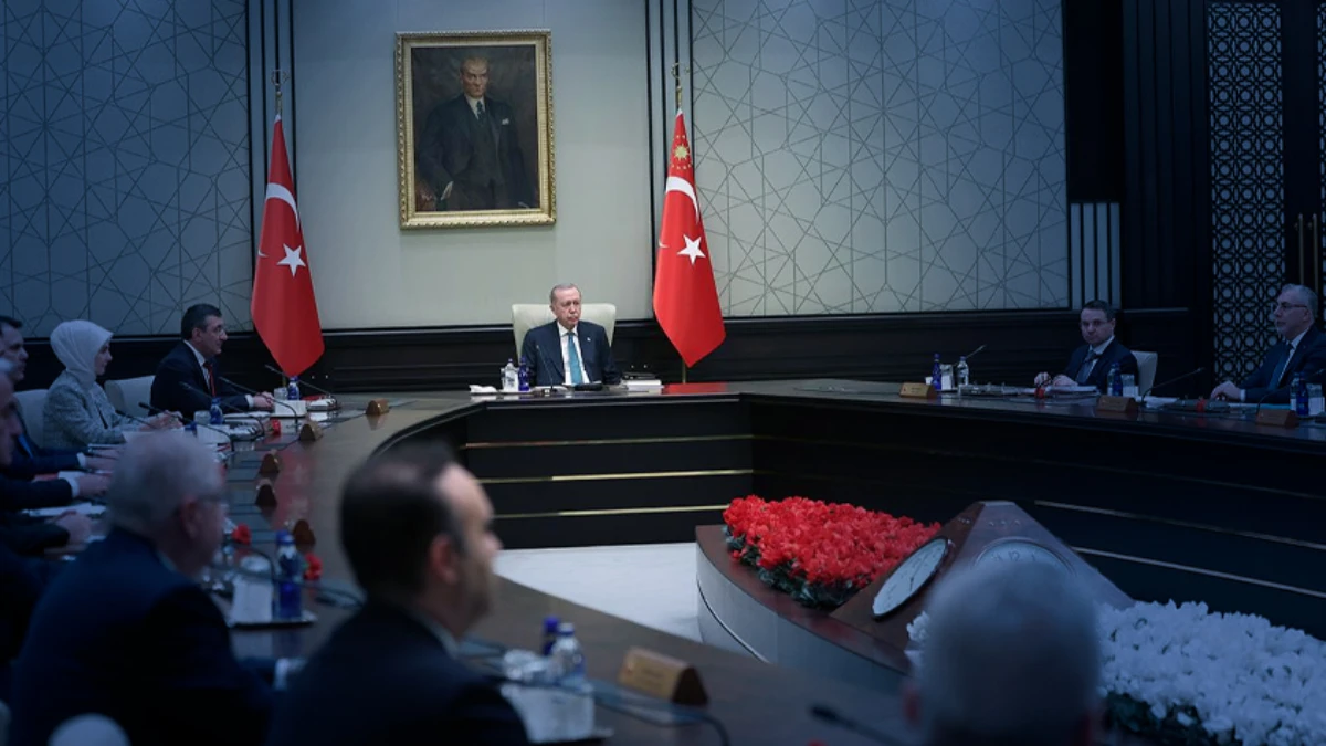 Kabine toplanıyor: Orta Doğu'daki gelişmeler, ekonomi ve güvenlik konuları masada