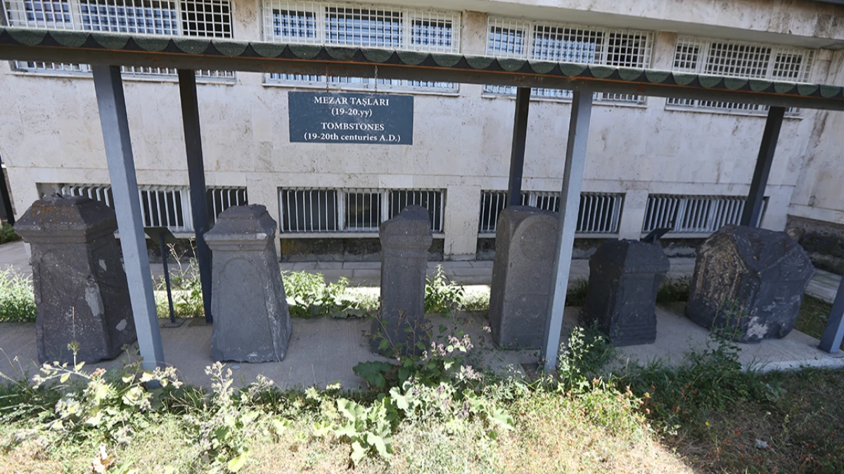 Kars Arkeoloji Müzesi farklı dönemlerin sessiz tanıklarına ev sahipliği yapıyor Kars Arkeoloji Müzesi farklı dönemlerin sessiz tanıklarına ev sahipliği yapıyor