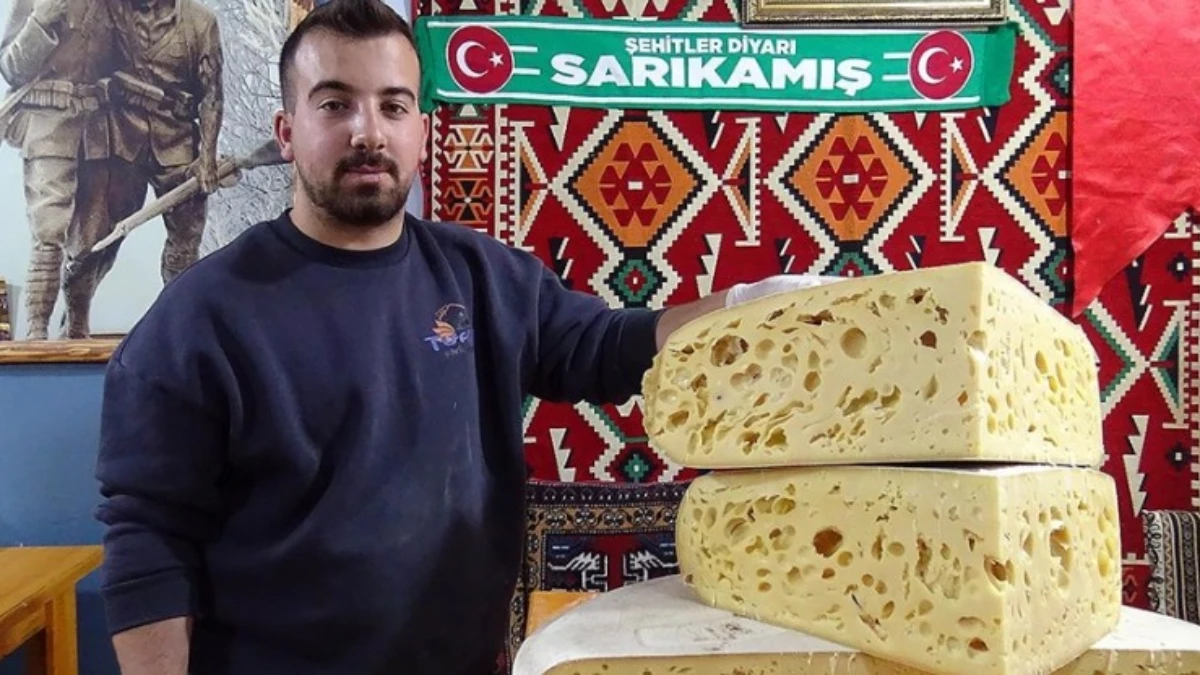 Kars'ın tescilli gravyer peyniri tezgahlarda yerini aldı Kars'ın tescilli gravyer peyniri tezgahlarda yerini aldı