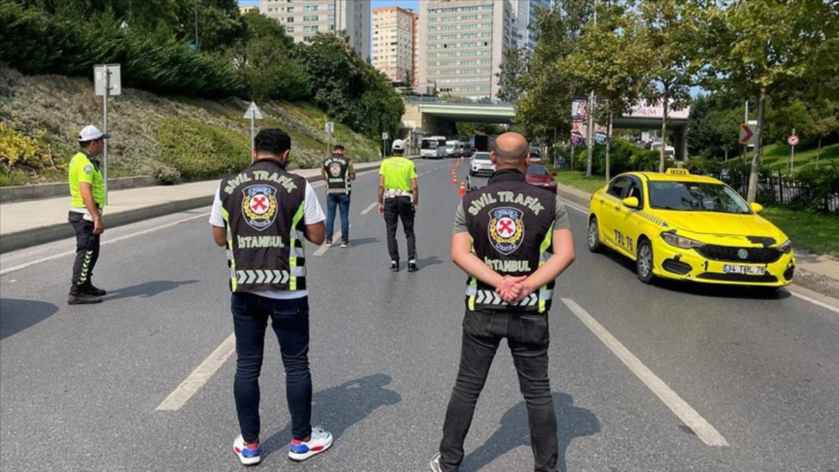 Kırmızı ışık ihlali bilançosu: İlk 4 ayda 369 bin ceza kesildi Kırmızı ışık ihlali bilançosu: İlk 4 ayda 369 bin ceza kesildi
