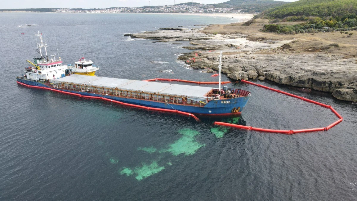 Kocaeli'de kuru yük gemisi karaya oturdu! Kurtarma çalışmalarına hazırlık Kocaeli'de kuru yük gemisi karaya oturdu! Kurtarma çalışmalarına hazırlık