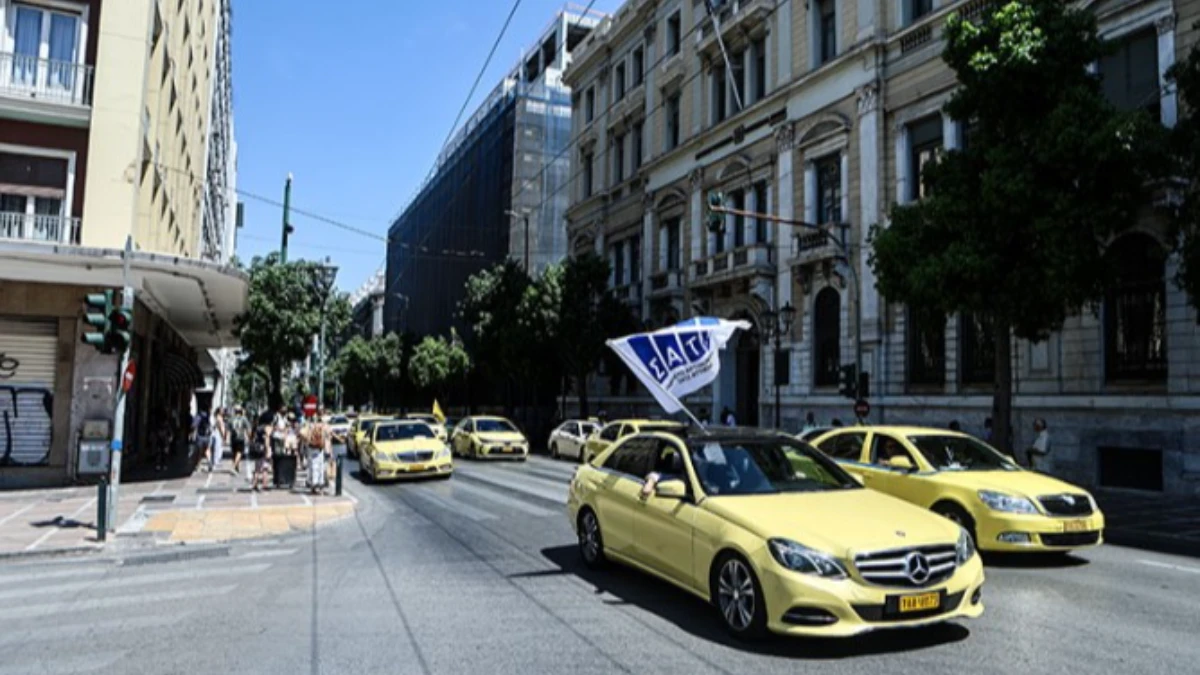 Komşuda taksiler 48 saatliğine greve gitti! Komşuda taksiler 48 saatliğine greve gitti!