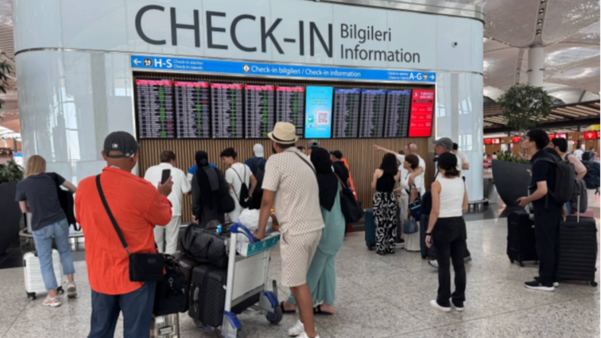 Kurban Bayramı tatili için havalimanlarına akın: Girişlerde uzun kuyruklar oluştu