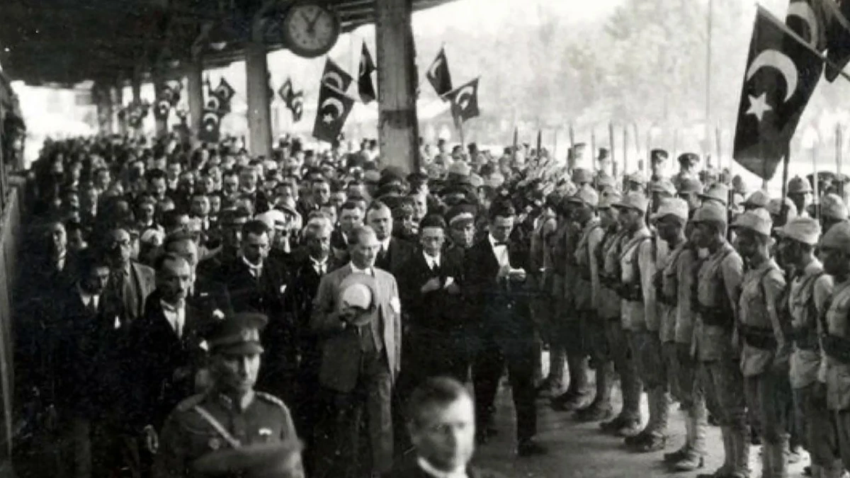 Kurtuluşun ilk adımı 107 yıl önce Samsun'da atıldı: 19 Mayıs kutlu olsun Kurtuluşun ilk adımı 107 yıl önce Samsun'da atıldı: 19 Mayıs kutlu olsun