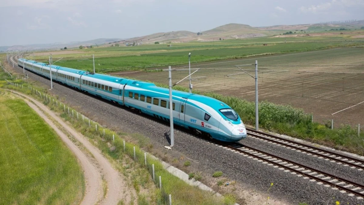 Kuzey Anadolu'ya ilk hızlı tren geliyor! Ankara-Samsun arası 2,5 saate düşecek Kuzey Anadolu'ya ilk hızlı tren geliyor! Ankara-Samsun arası 2,5 saate düşecek