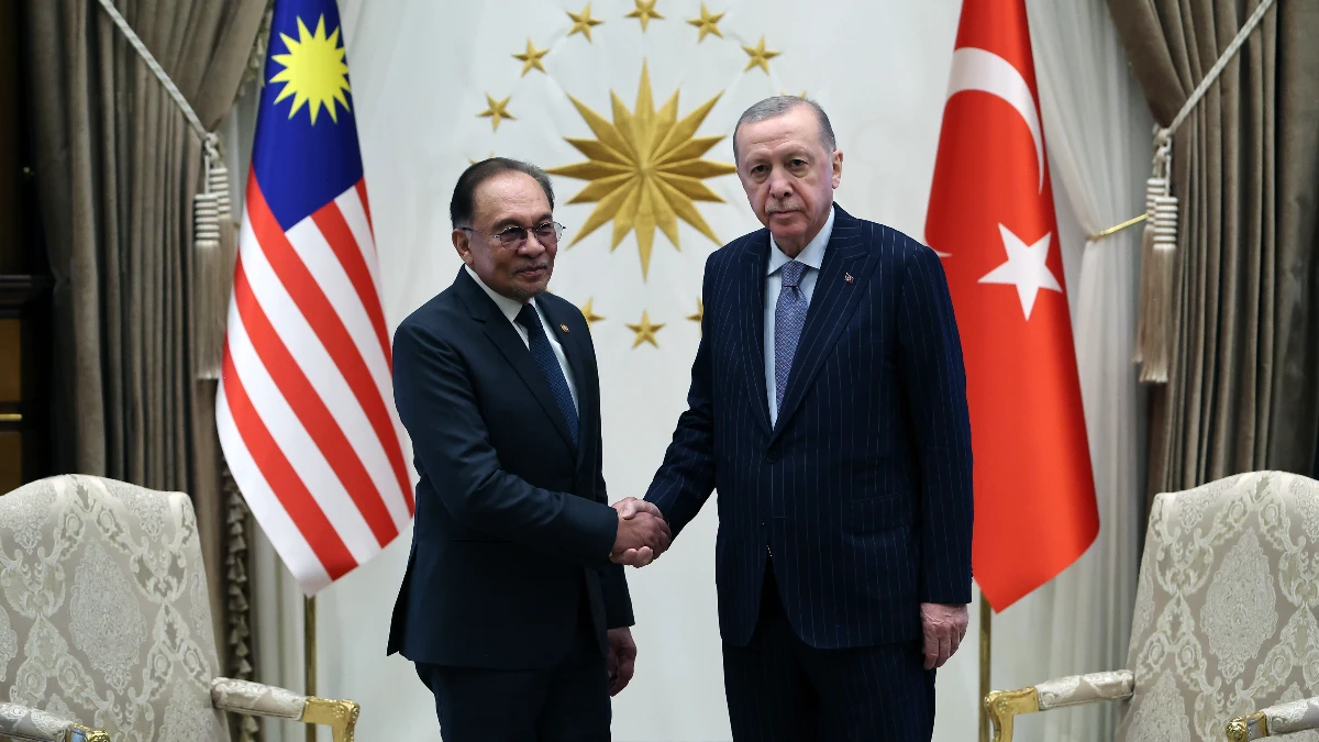 Malezya ve Türkiye arasında imzalar atıldı! Cumhurbaşkanı Erdoğan: Ticaret hedefimiz 10 milyar dolar Malezya ve Türkiye arasında imzalar atıldı! Cumhurbaşkanı Erdoğan: Ticaret hedefimiz 10 milyar dolar