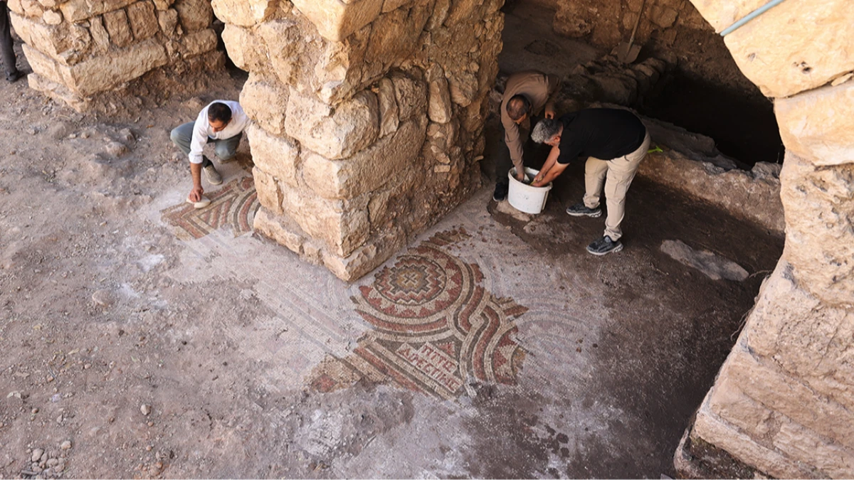 Mardin'de yaklaşık 1500 yıllık mozaik bulundu Mardin'de yaklaşık 1500 yıllık mozaik bulundu