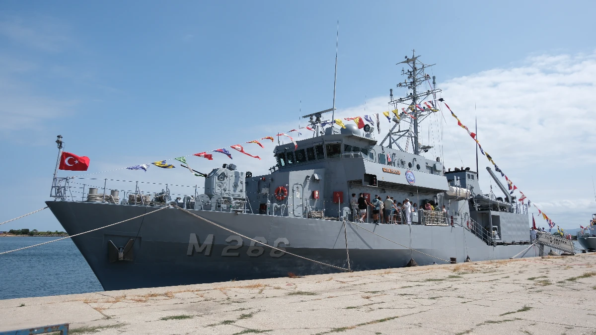 Mayın tarama gemisi TCG Amasra ziyarete açıldı Mayın tarama gemisi TCG Amasra ziyarete açıldı