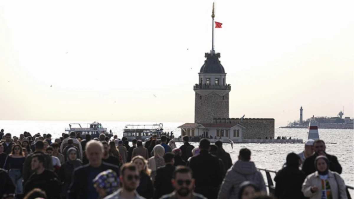 Megakent İstanbul'da 23 derece sürprizi: Kış günü denize girenler oldu Megakent İstanbul'da 23 derece sürprizi: Kış günü denize girenler oldu
