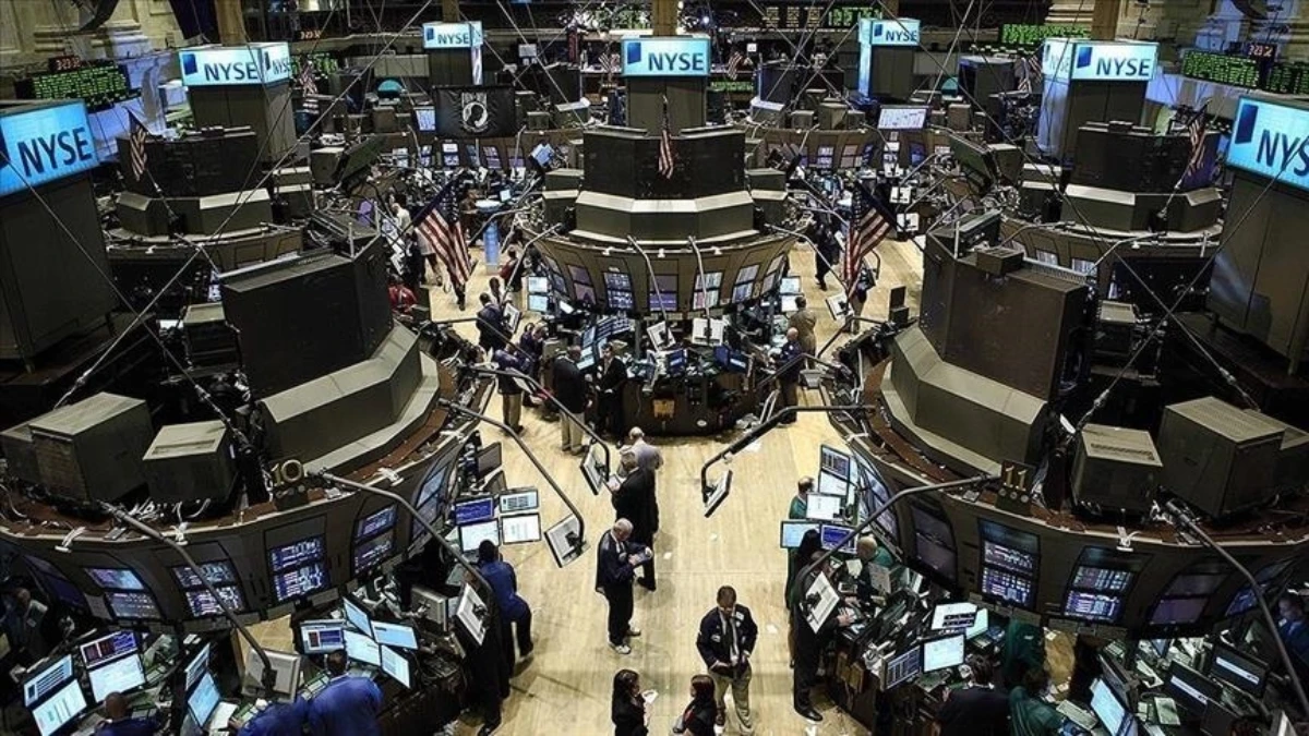 Moody's'in not indirimi New York borsasını vurdu: Açılışı düşüşle yap Moody's'in not indirimi New York borsasını vurdu: Açılışı düşüşle yap